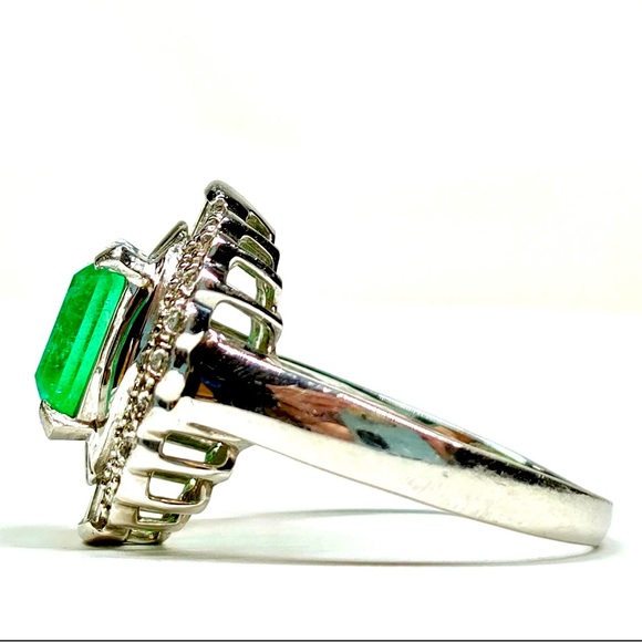 Jewelry Ring   Emerald 2ct Platinum - Picture 3 of 10